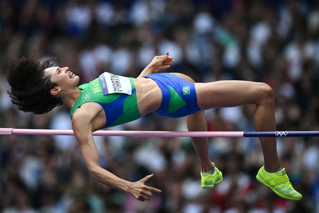 Valdileia Martins no salto em altura