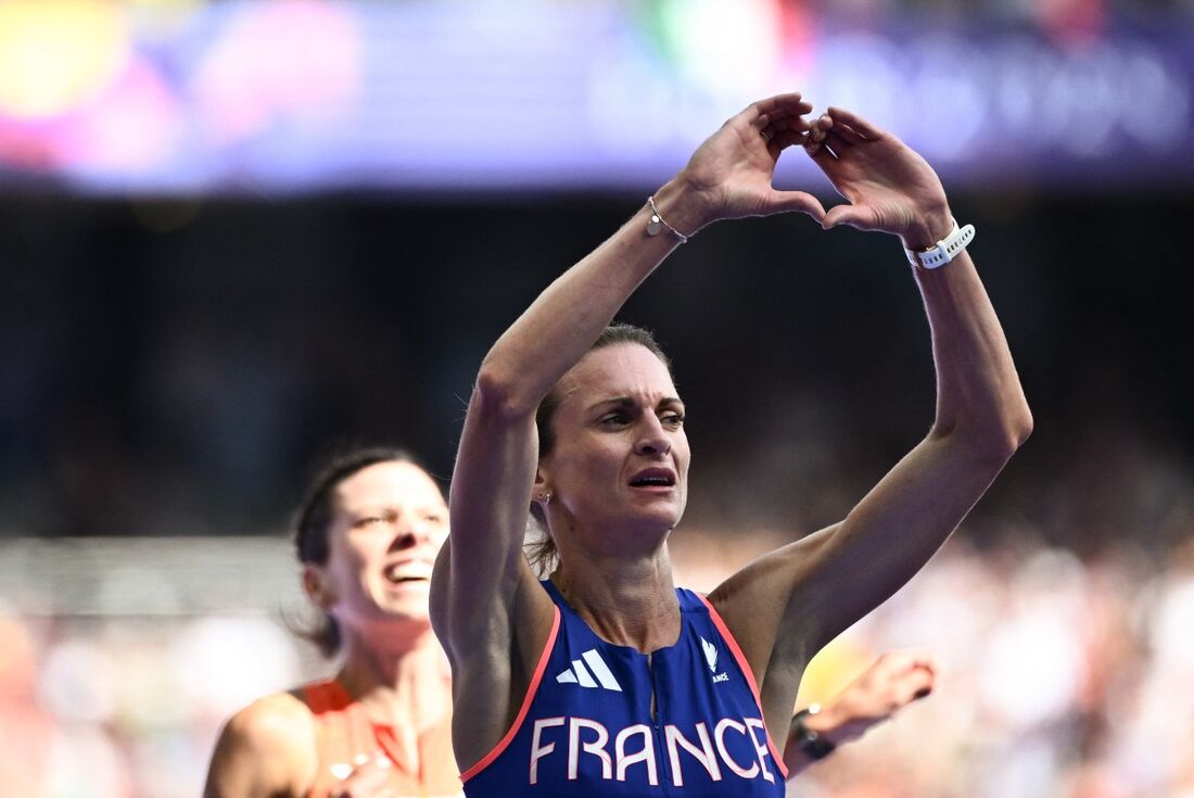 A francesa Alice Finot durante prova dos 3.000 metros com obstáculos nos Jogos Olímpicos de Paris 2024