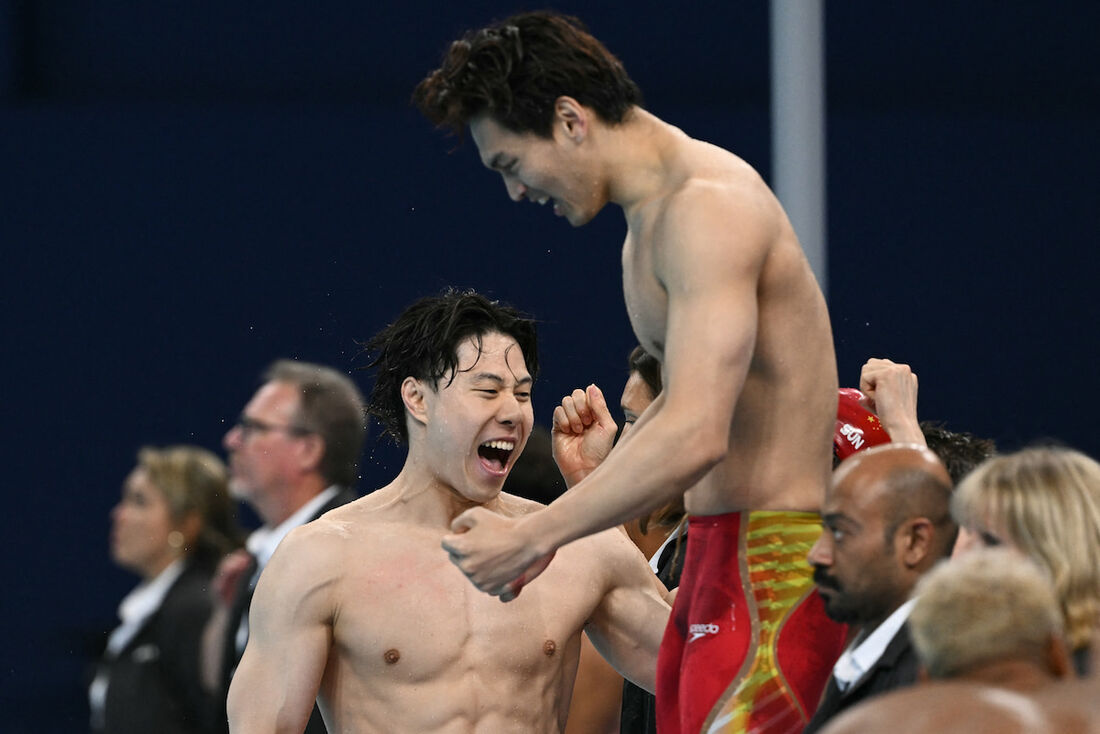 O quarteto chinês formado por Xu Jiayu, Qin Haiyang, Sun Jiajun e Pan Zhanle venceu com o tempo de 3m27s46, à frente dos Estados Unidos (3m28s01) de Caeleb Dressel e da França (3m28s38)