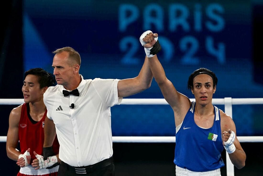 Imane Khelif, boxeadora da Argélia, garantiu vaga na primeira final olímpica 