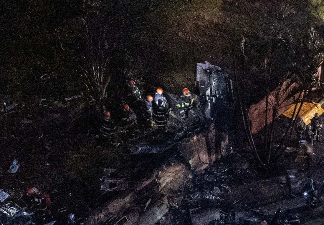 Caixas-pretas do avião que caiu em Vinhedo (SP) já foram resgatadas 