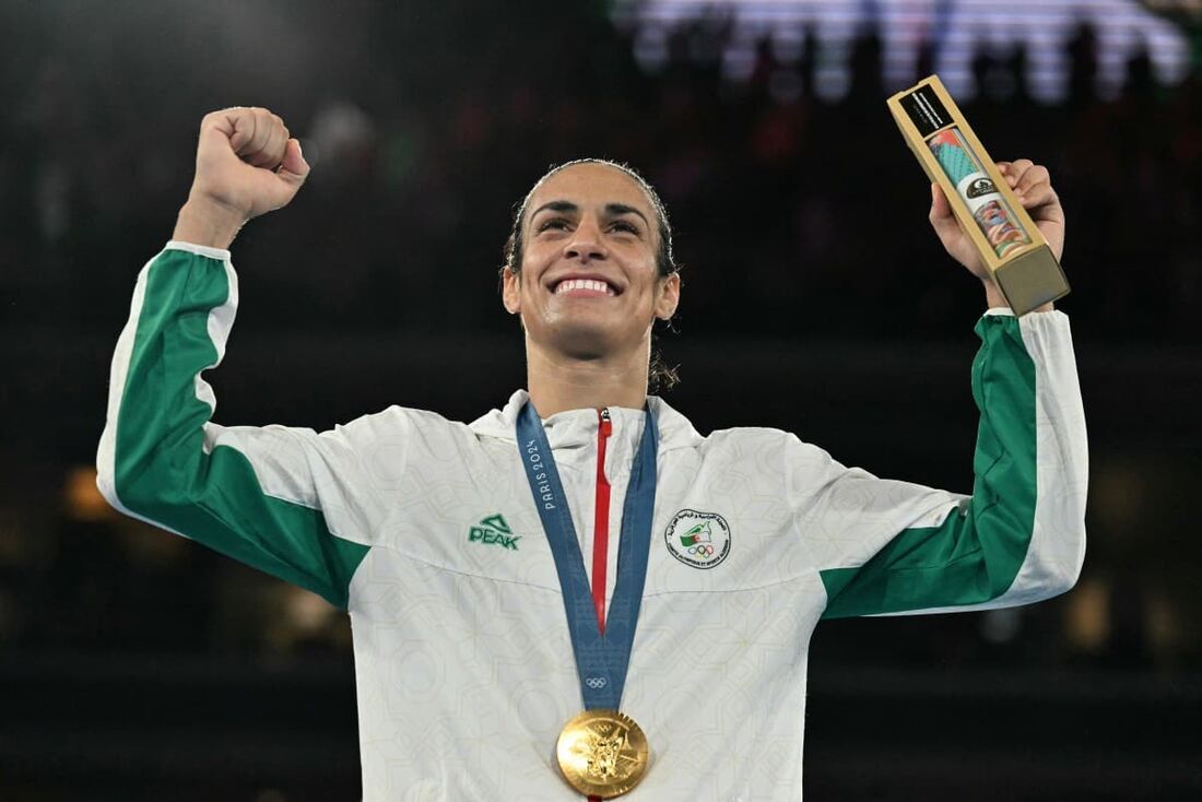 Imane Khelif, medalhista na categoria até 66kg no boxe 