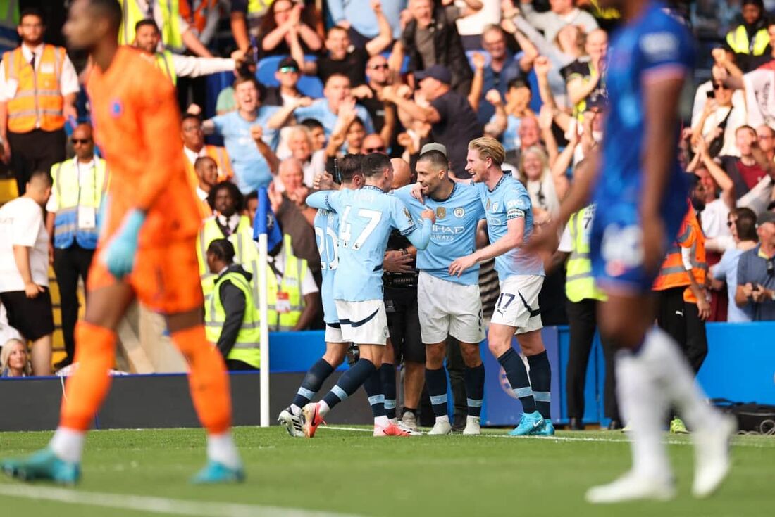 Manchester City inicia a temporada da Premier League com vitória no clássico contra o Chelsea 