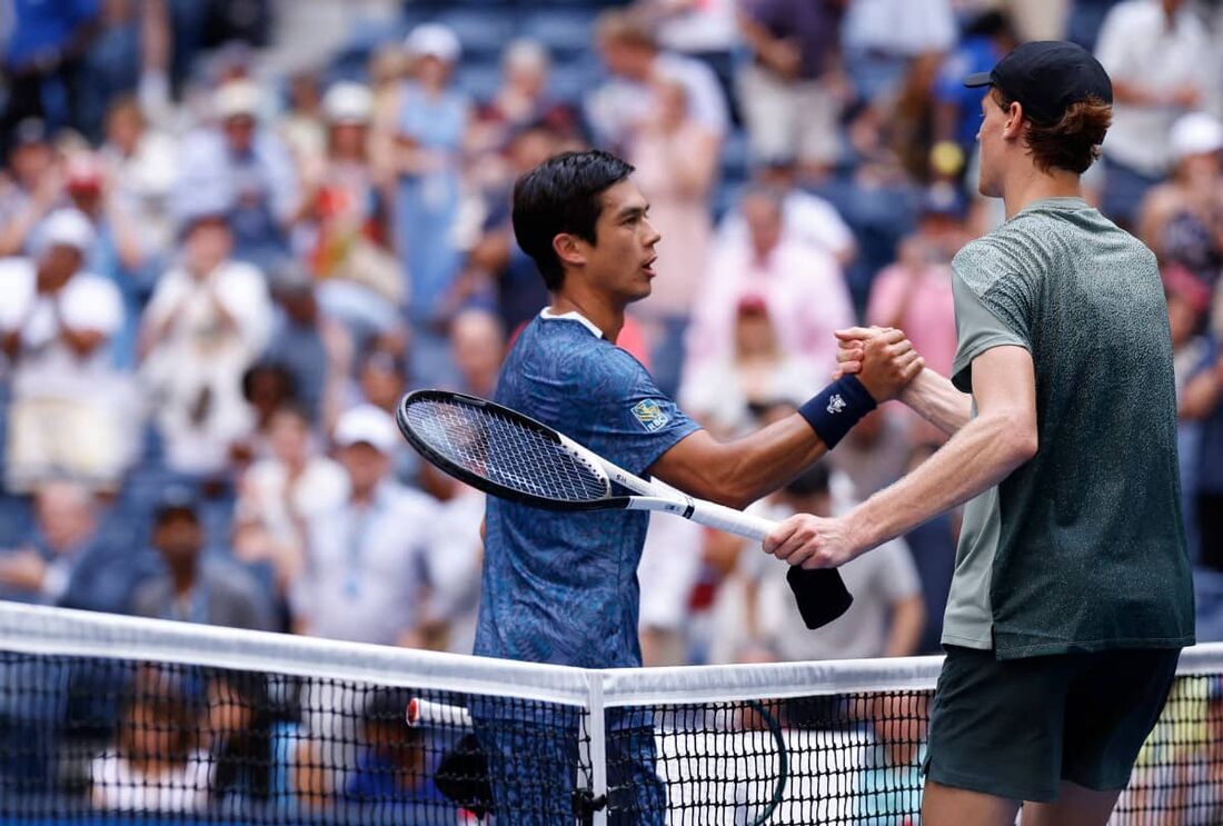 Sinner avança no US Open e agora enfrenta atleta da casa na 2ª rodada 