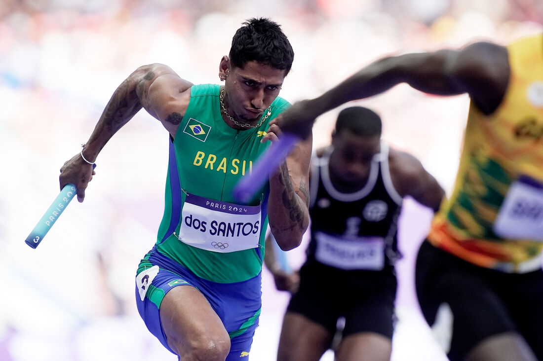 Gabriel dos Santos no revezamento 4x100 masculino de atletismo