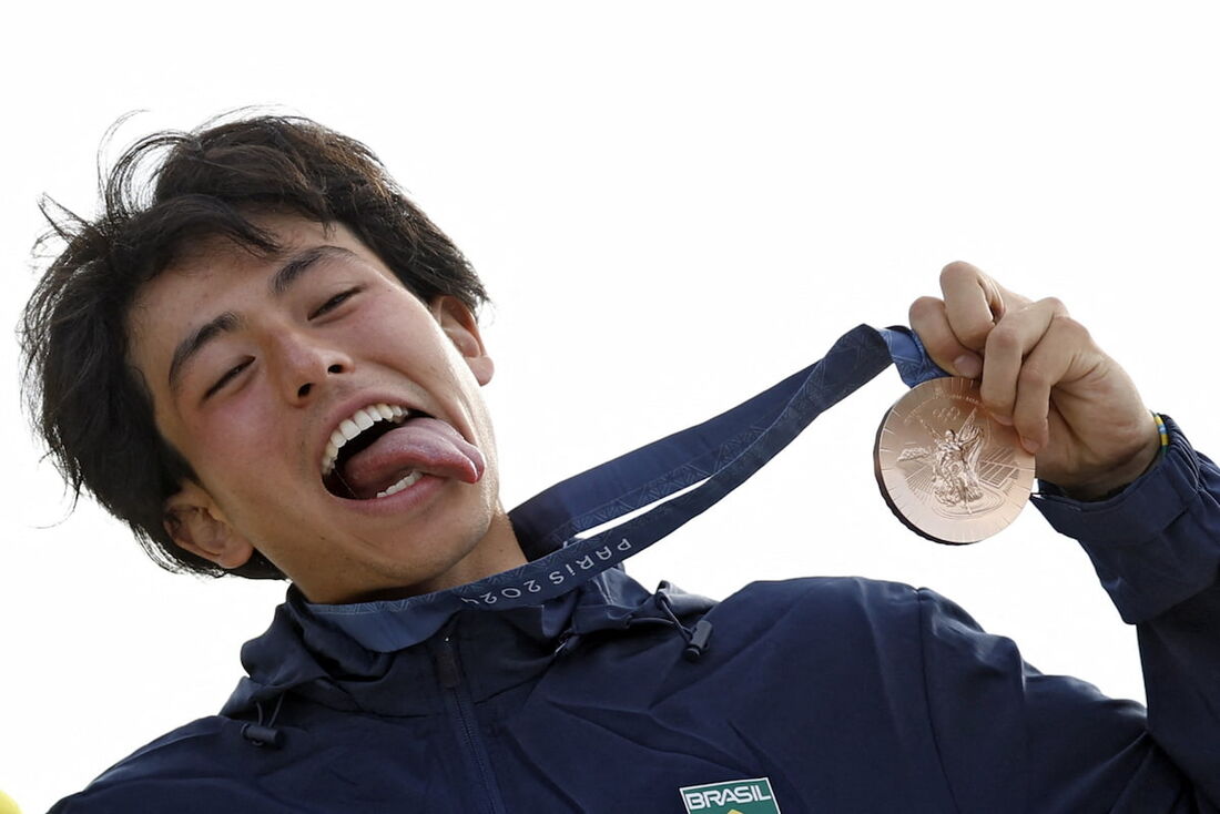 Augusto Akio, "Japinha", com a medalha de bronze 