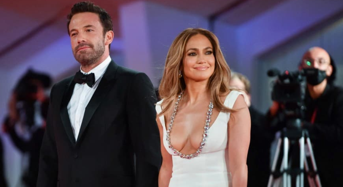 Jennifer Lopez e Ben Affleck em foto de 2021