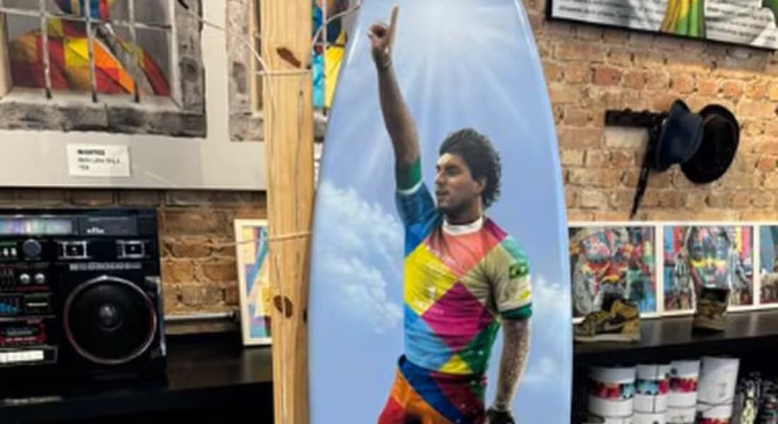 Prancha feita pelo artista Kobra em homenagem a Gabriel Medina