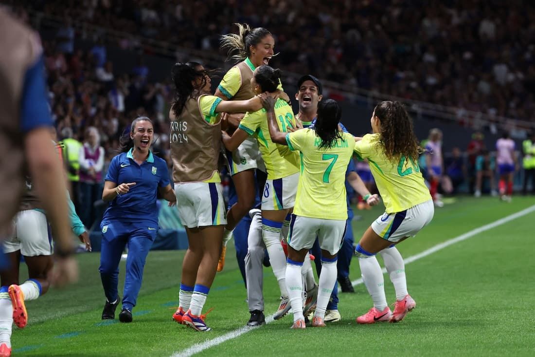 Brasil comemora gol diante da França, nas Olimpíadas de Paris 2024