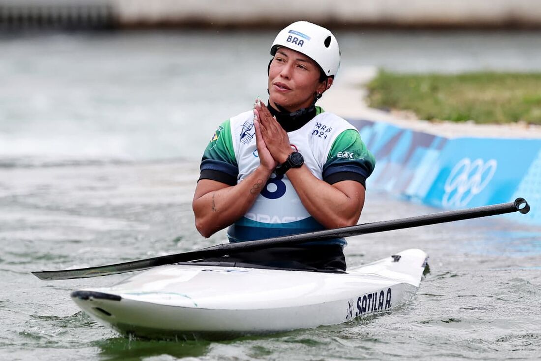 Atleta Ana Sátila em ação durante a prova do C1 da Canoagem Slalom