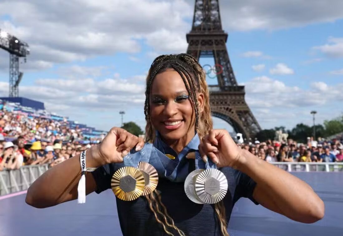 Rebeca Andrade e as quatro medalhas conquistadas em Paris-2024 