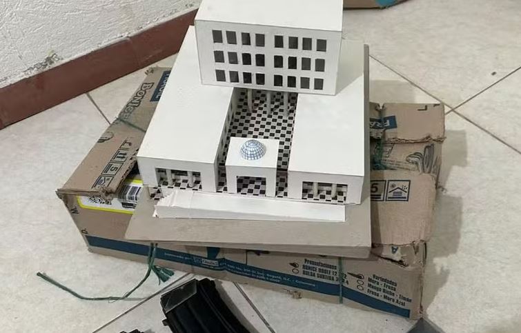 Maquete, carregador de fuzil e pó com alumínio: Polícia colombiana descobre plano de atentado contra o Palácio da Justiça, diz jornal