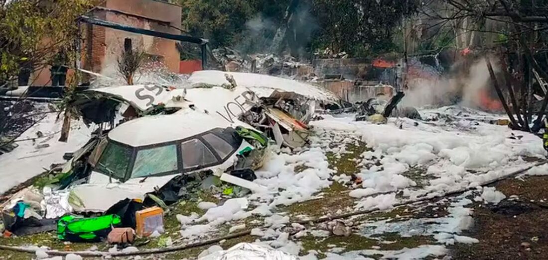 Destroços do avião da Voepass que caiu em SP