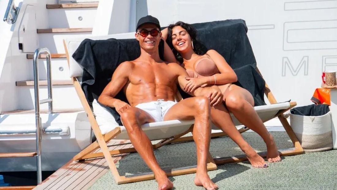 Cristiano Ronaldo e Georgina Rodríguez posam juntos em momento de lazer 