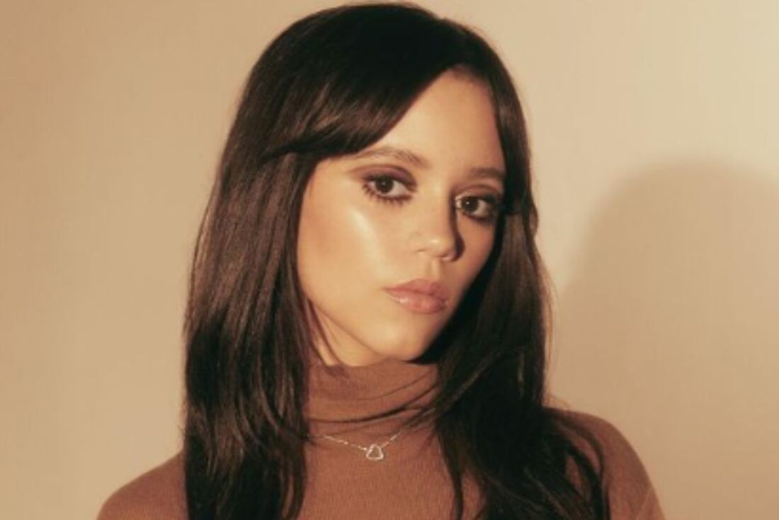 Jenna Ortega faz parte do elenco de  "Os fantasmas ainda se divertem" e marcou presença na abertura do Festival de Veneza 