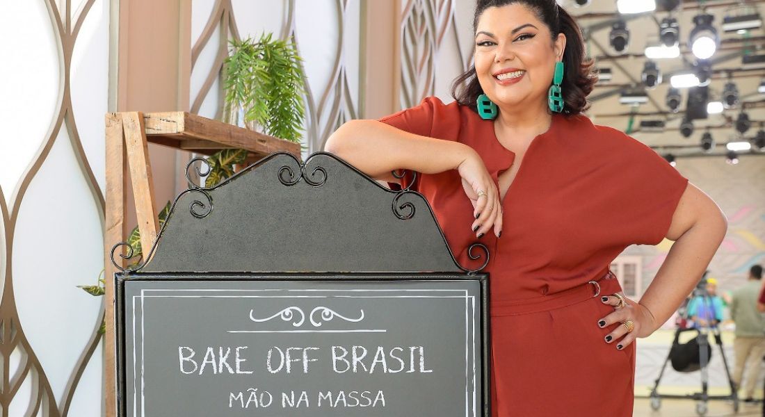 Fabiana Karla está à frente do "Bake Off Brasil", no SBT