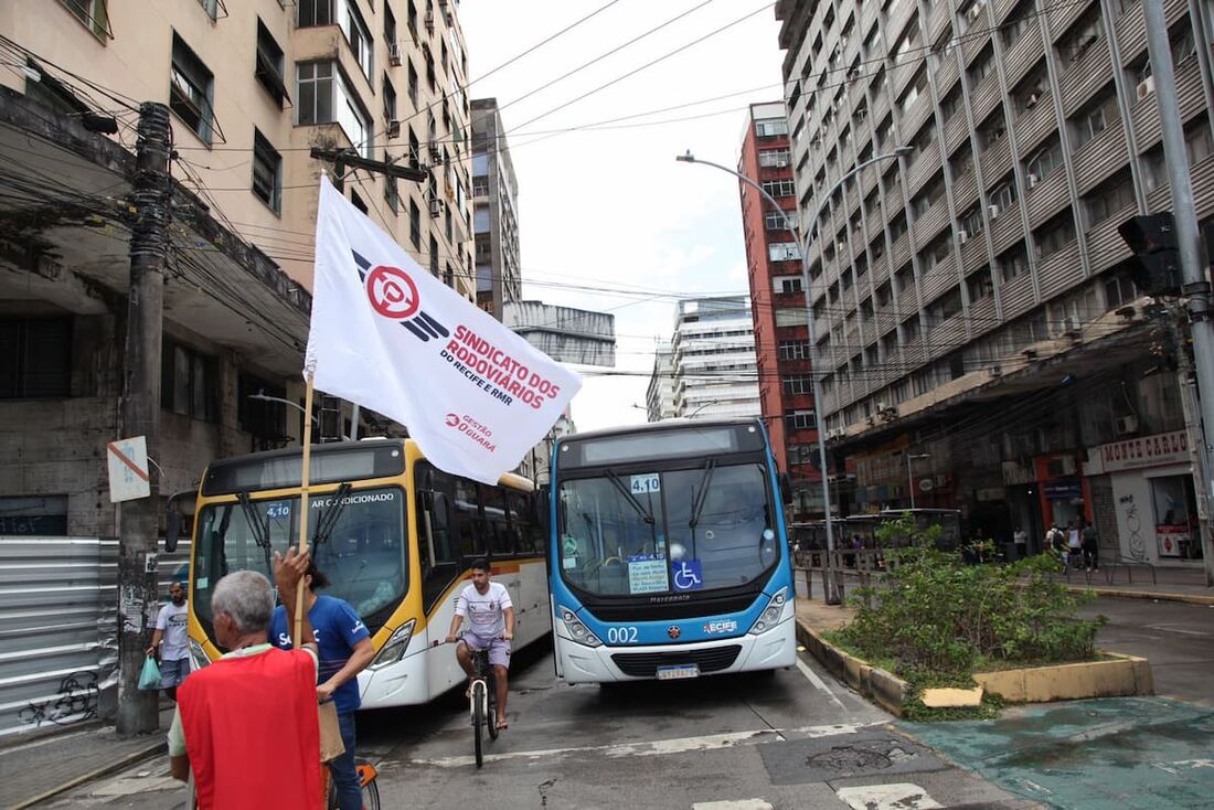 Greve dos rodviários iniciou às 00h desta segunda-feira (12)