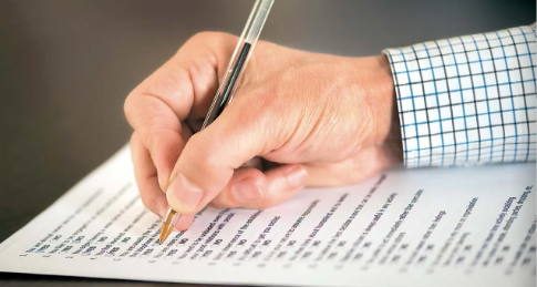 As provas só podem ser respondidas com uso de caneta preta de material transparente.