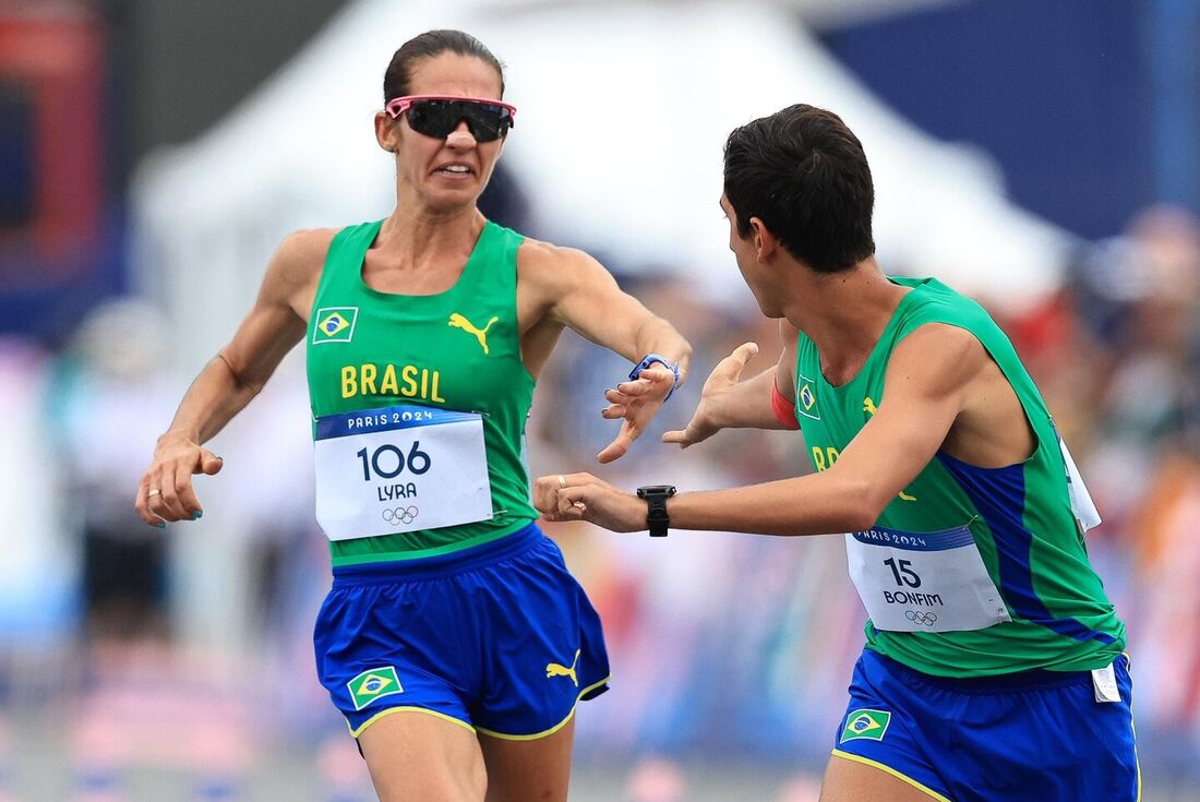 Viviane Lyra e Caio Bonfim no revevezamento misto da marcha atlética