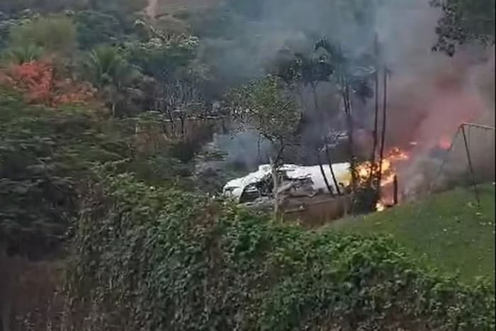 Um avião com 62 pessoas caiu em Vinhedo, no interior de São Paulo 