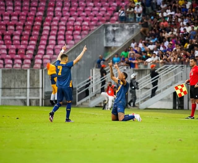 Mascote fez o gol do Retrô contra o Brasiliense 