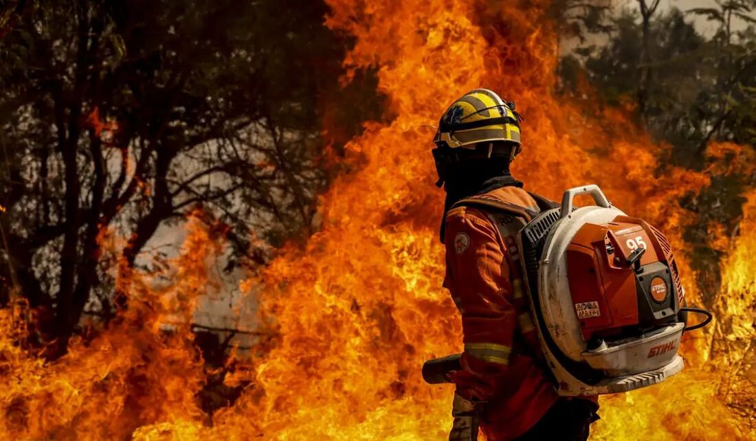 Incêndio na nascente do Lago Paranoá, em Brasília (DF)