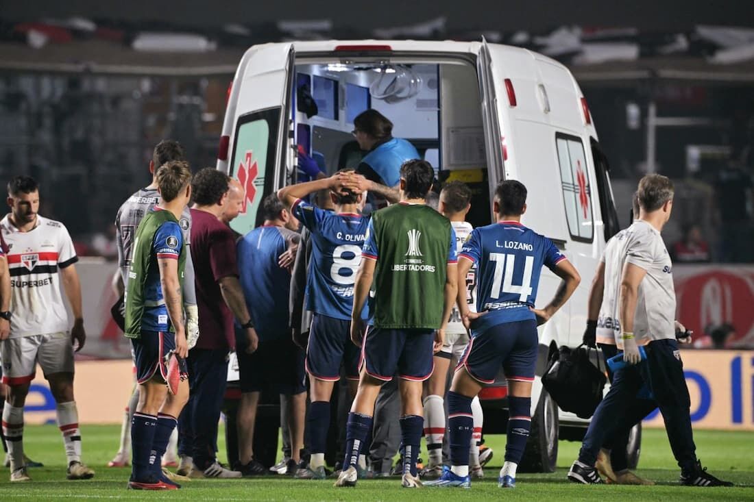 Jogador do Nacional é internado após sofrer arritmia cardíaca em jogo com São Paulo no MorumBis