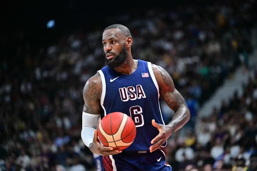 LeBron James, durante a partida contra a Austrália: astro do basquete é vitrine da Nike 