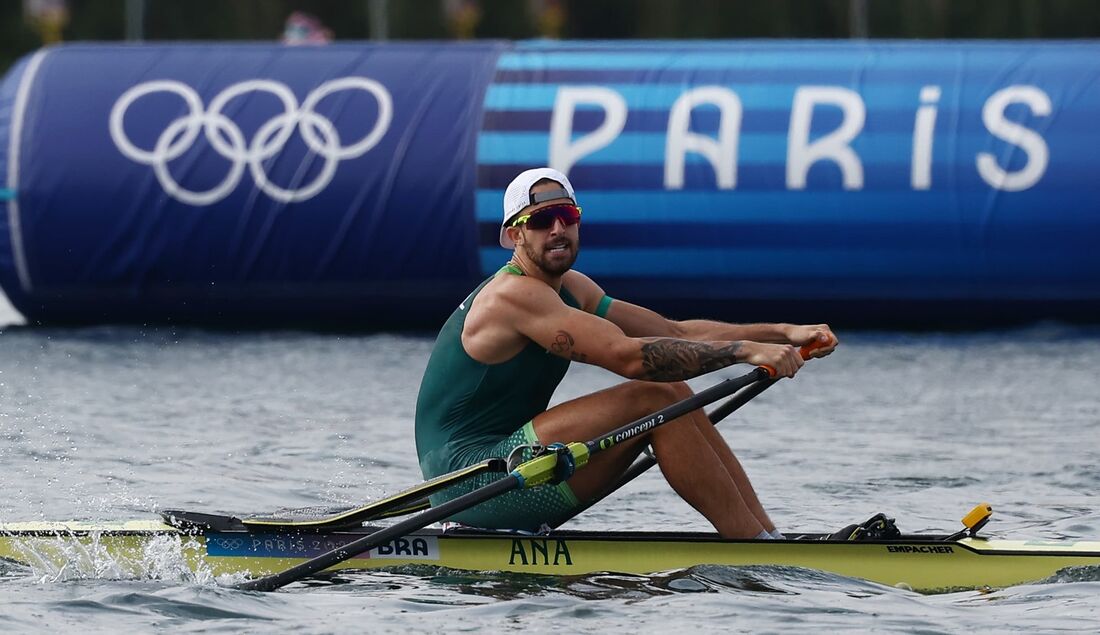 Lucas Verthein durante a Final C do remo em Paris-2024