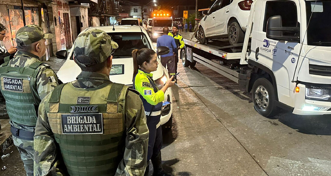 Operação apreendeu equipamentos sonoros e carros, motos, drogas e arma