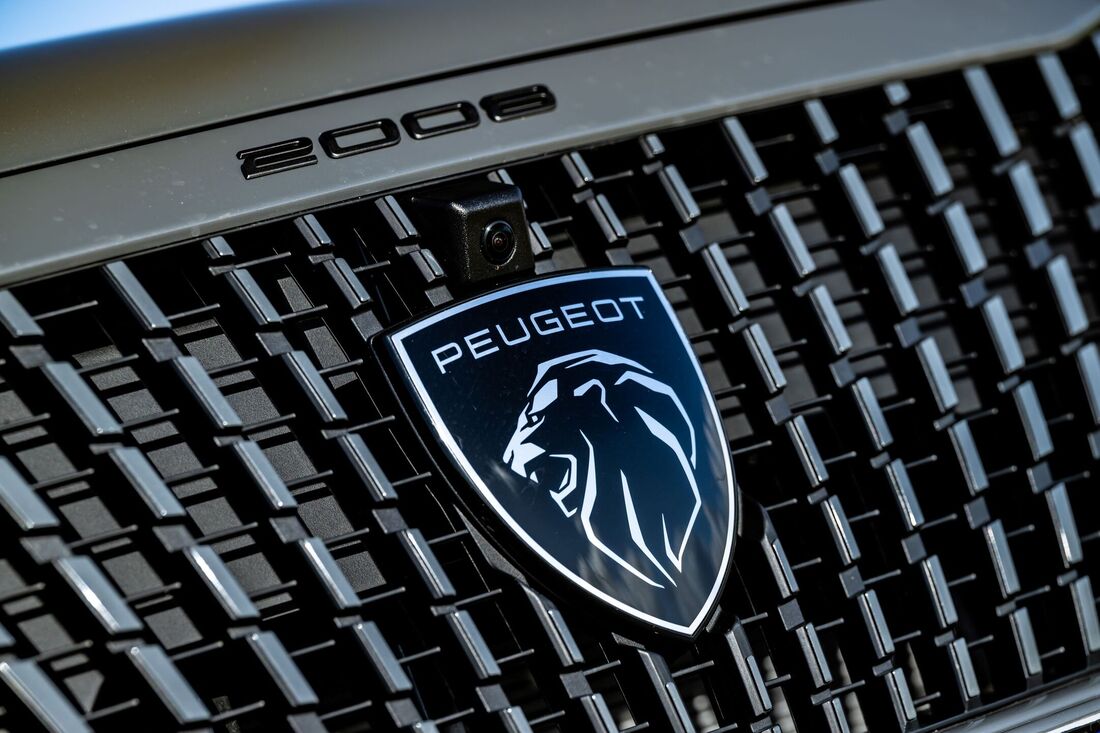 Novos Peugeot 208 e 2008 híbridos-flex chegam em setembro com a tecnologia Bio-Hybrid da Stellantis