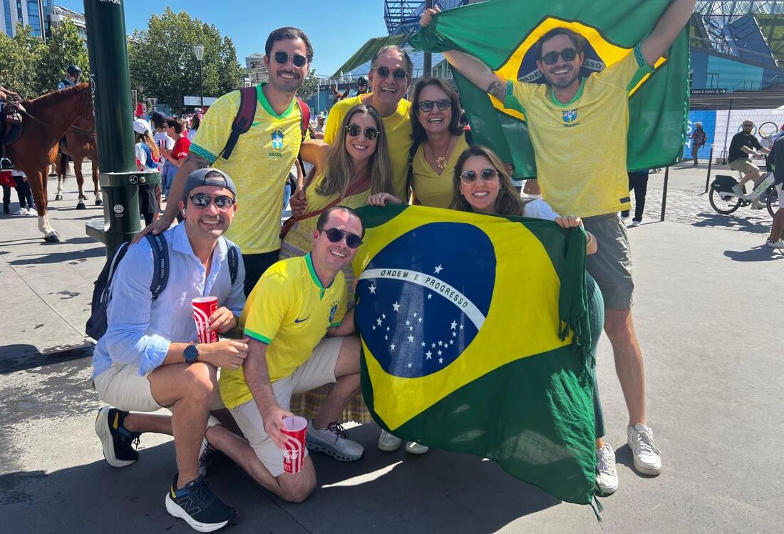 Brasileiros torceram por Rebeca Andrade na conquista do ouro