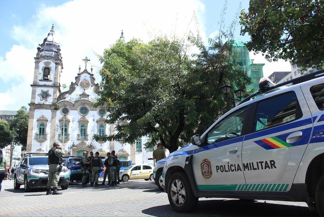 Homem é baleado na Praça da Independência na manhã desta terça (6), no Recife