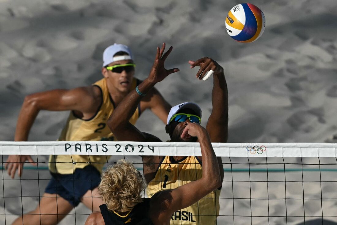 Evandro e Arthur são eliminados do vôlei de praia das Olimpíadas de Paris