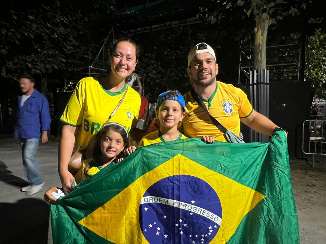 Família consegue ingressos para assistir final do vôlei de praia nas Olimpíadas