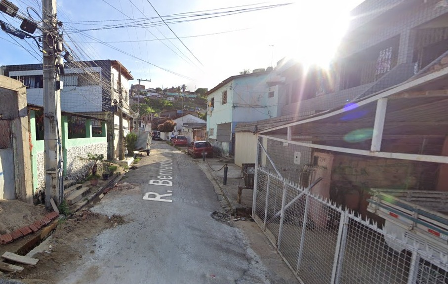 Rua Bernardino de Melo, em águas Compridas, Olinda, na Região Metropolitana do Recife.