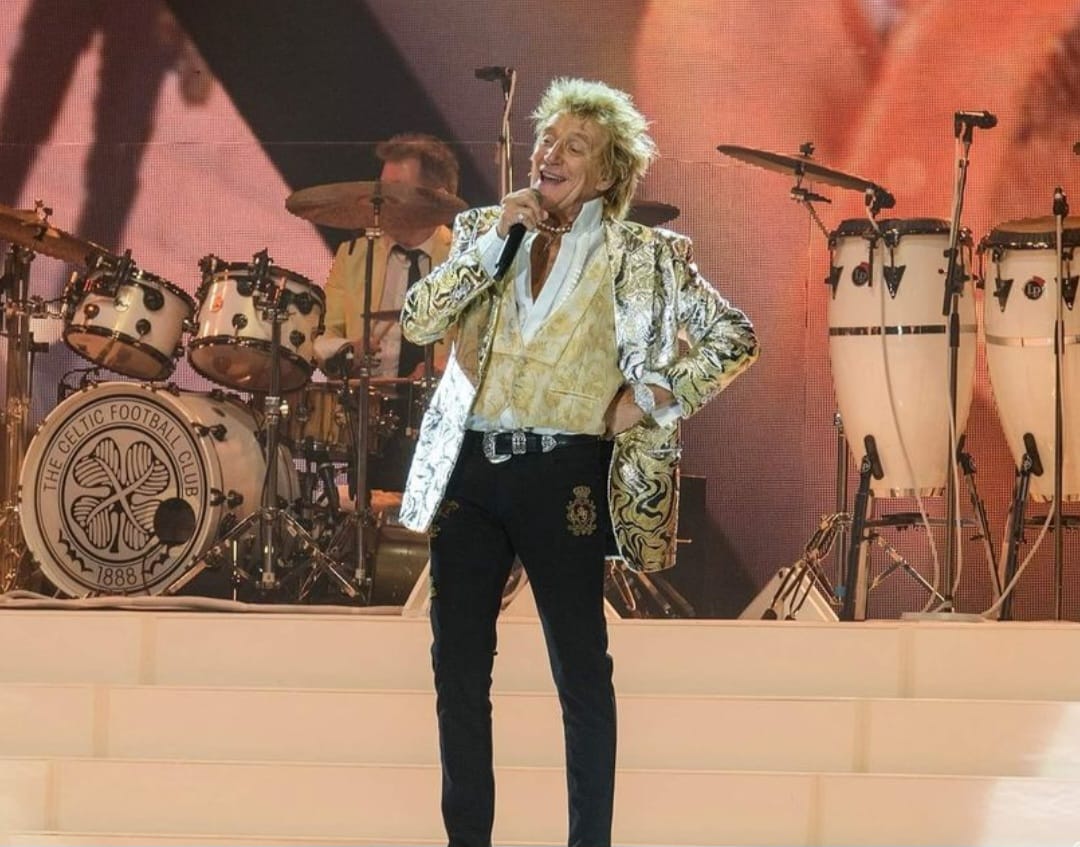 Rod Stewart cancelou duas apresentações que faria nos Estados Unidos após um diagnóstico de covid-19