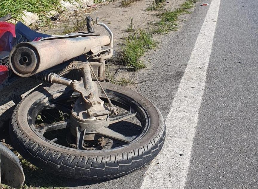 Suspeita é que o carro envolvido no acidente tenha entrado na contramão da pista