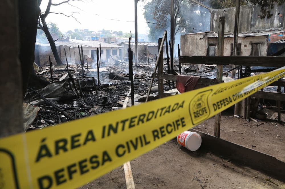 Incêndio em Campina do Barreto atingiu diversas casas em ocupação que tem mais de 300 famílias