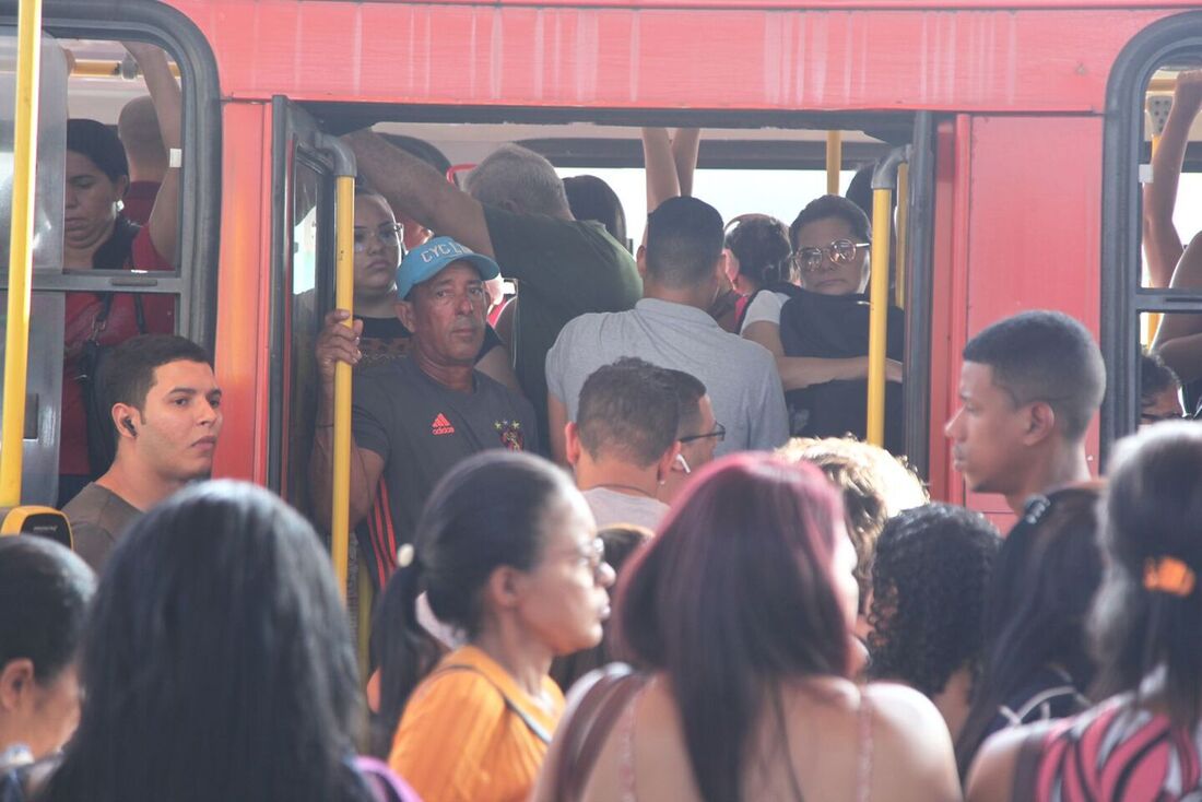 Ônibus do TI Joana Bezerra saem lotados com frequência