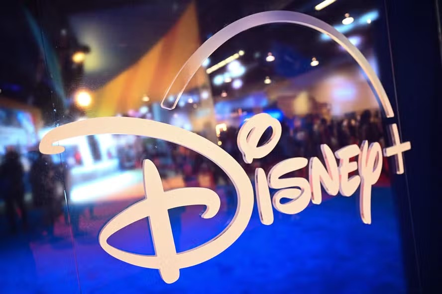 Logo da Disney+ na D23 Expo em Anaheim, Califórnia 