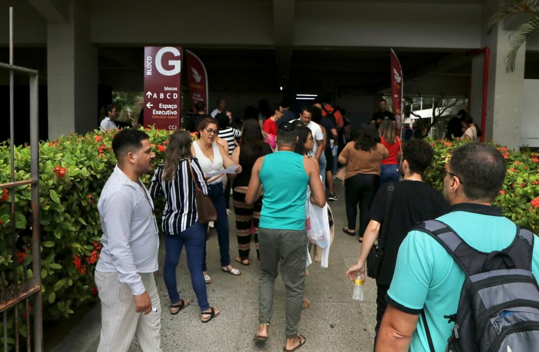 Entrada de candidatos do Concurso Nacional Unificado, bloco G da UNICAP