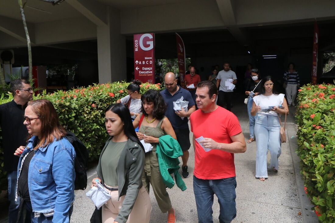 Entrada de candidatos do Concurso Nacional Unificado, bloco G da UNICAP 