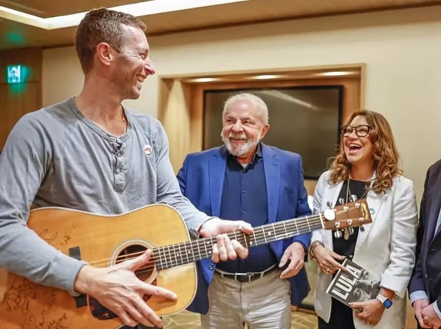 Lula e Janja se reúnem com vocalista do Coldplay, Chris Martin, no Rio 