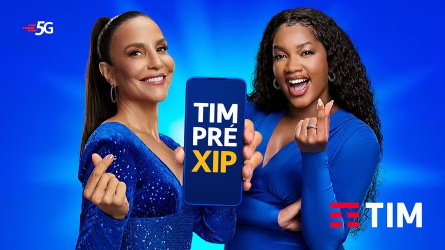 Ivete Sangalo e Iza em uma das peças da campanha que a TIM lançará em todo o país de olho nos pré-pago 