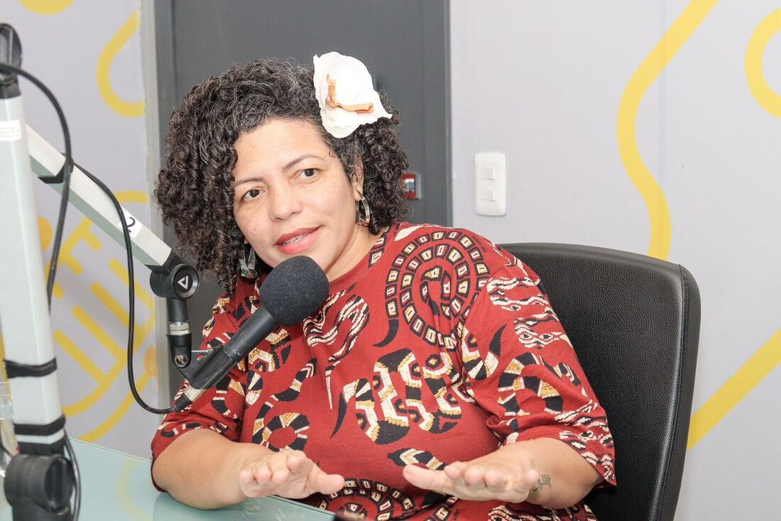 Dani Portela em sabatina à Rádio Folha