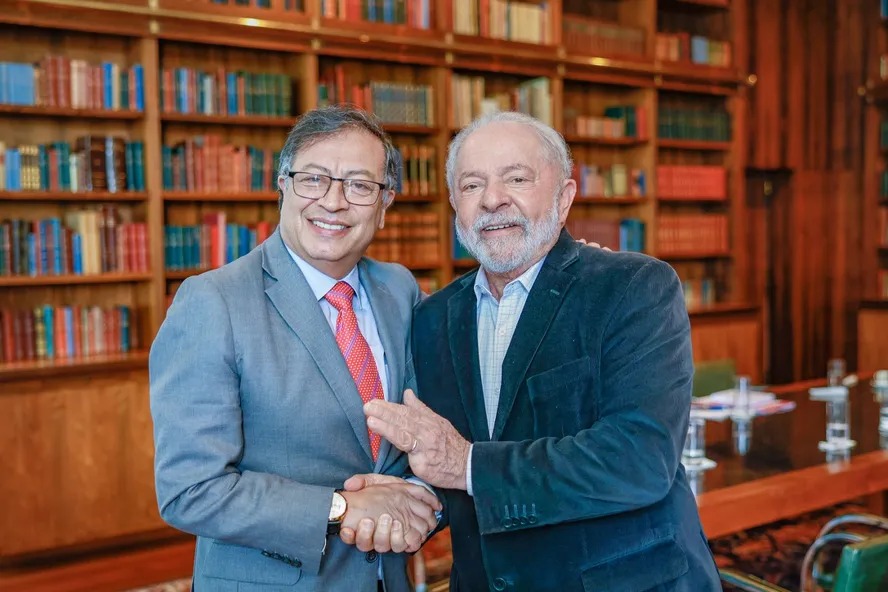 O presidente da Colômbia, Gustavo Petro, e o presidente Lula 