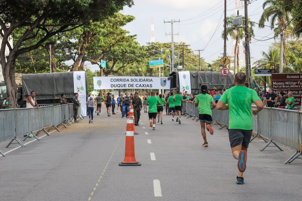 Corrida Solidária Duque de Caxias aconteceu no Centro do Recife, neste domingo (25)