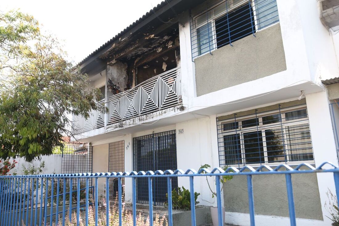 Incêndio em Olinda: fogo atinge residência em Bairro Novo