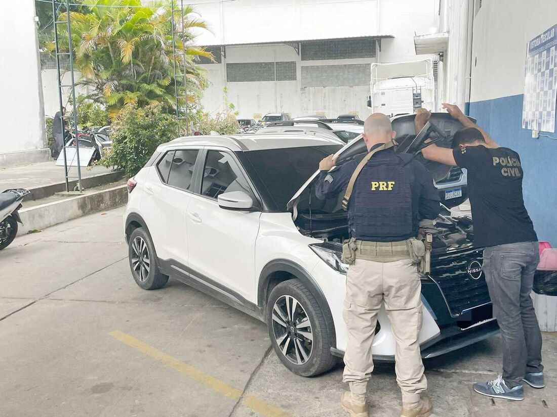 Carro tinha placas idênticas aos do da mulher que denunciou